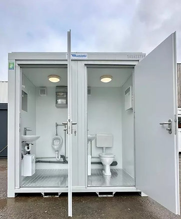 Bloque Sanitario Doble 2,4 × 1,5 m – WC + Urinario Separados, Aislado y Listo para Usar – Contenedores AGRICOLA ESVA