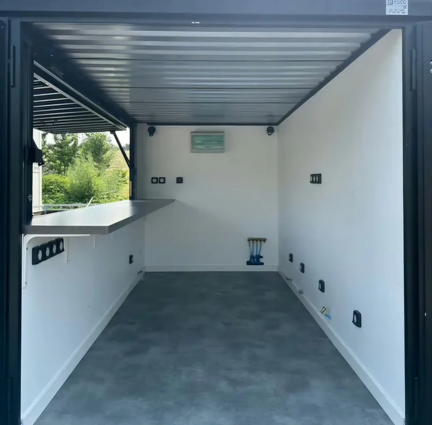 Contenedor convertido en bar/snack/guinguette 4x2m – Hábitat AGRICOLA ESVA (foto 2)